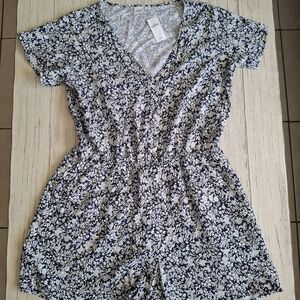 💋GAP Blue and White Floral Top💋